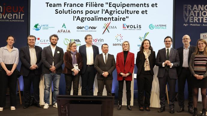Ministre et équipe Team Business France à l'occasion du SIA 2024