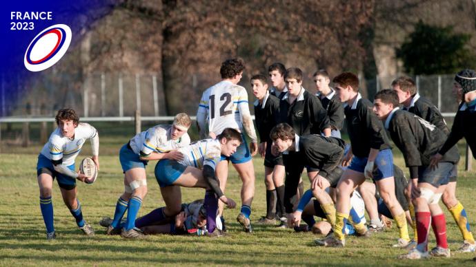 Jeunes de l'enseignement agricole jouant au rugby