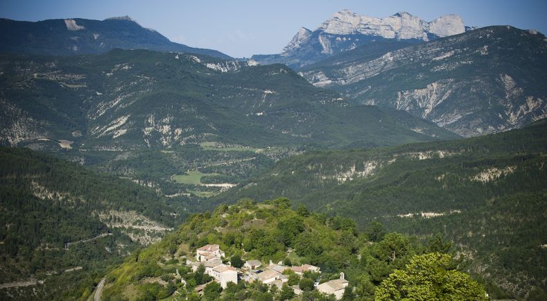 Crédit ci-après