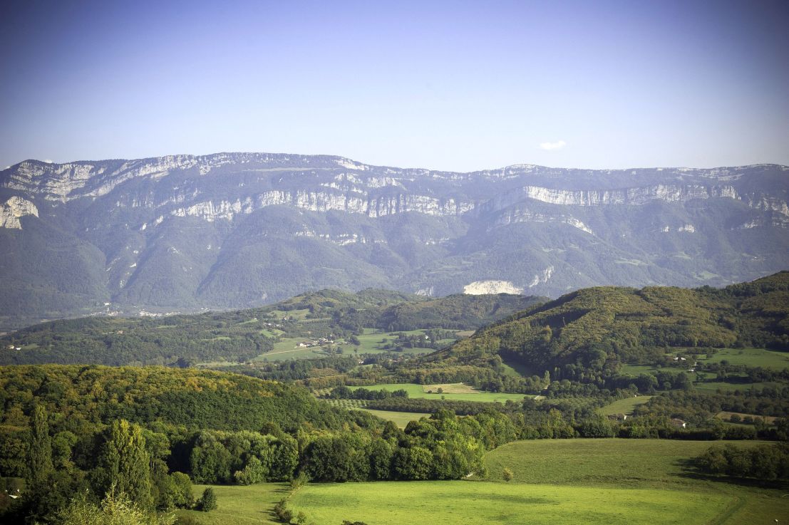 Paysage d'une vallée dans la région Rhône-Alpes Paysage d'une vallée dans la région Rhône-Alpes
