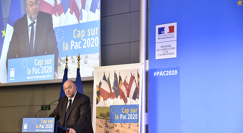 Crédit ci-après