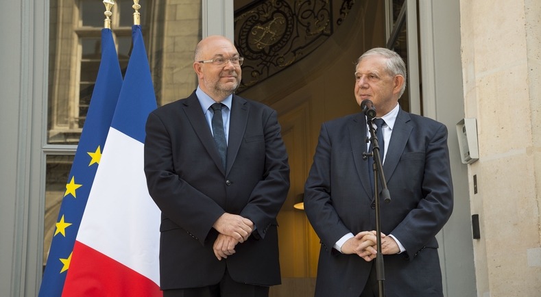 Crédit ci-après