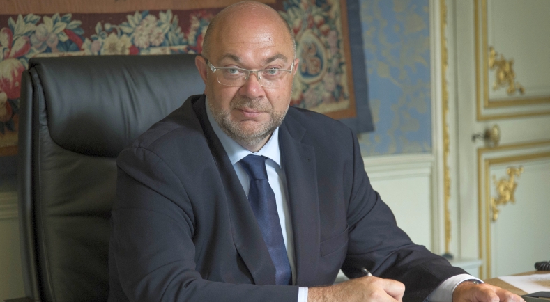 Crédit ci-après