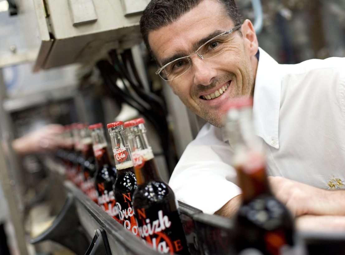 Portrait de Stéphane Kerdodé, co-dirigeant de la Brasserie Lancelot, dans le Morbihan. Société qui fabrique le Breizh cola.