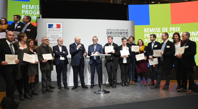 Crédit ci-après