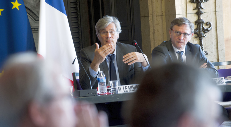 Crédit ci-après