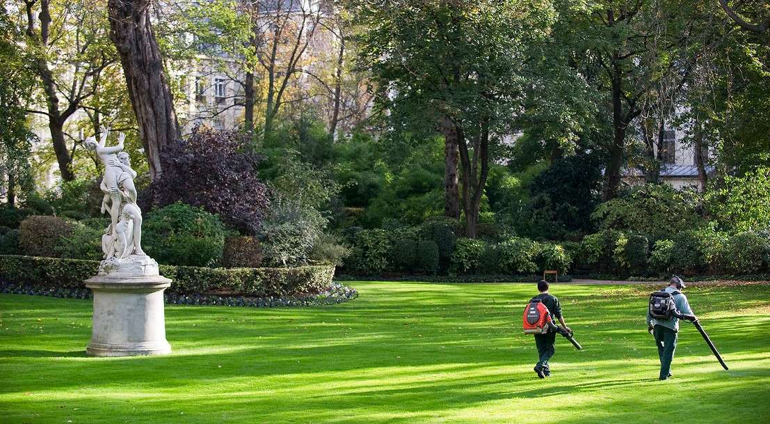 statue dans le jardin du ministère de l'Agriculture et de l'Alimentation