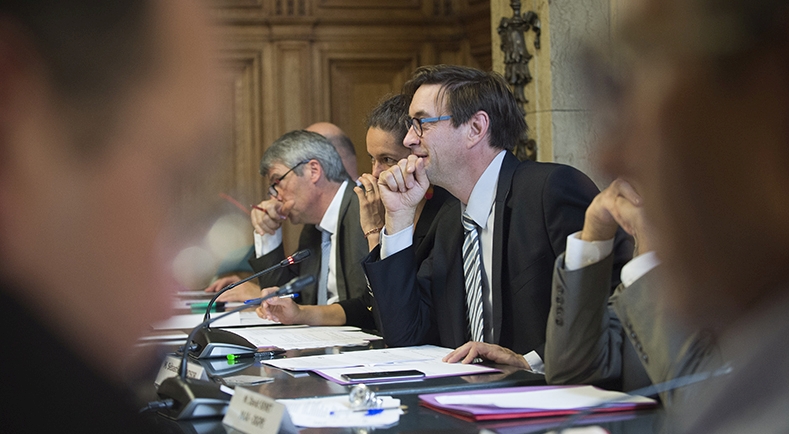 Crédit ci-après