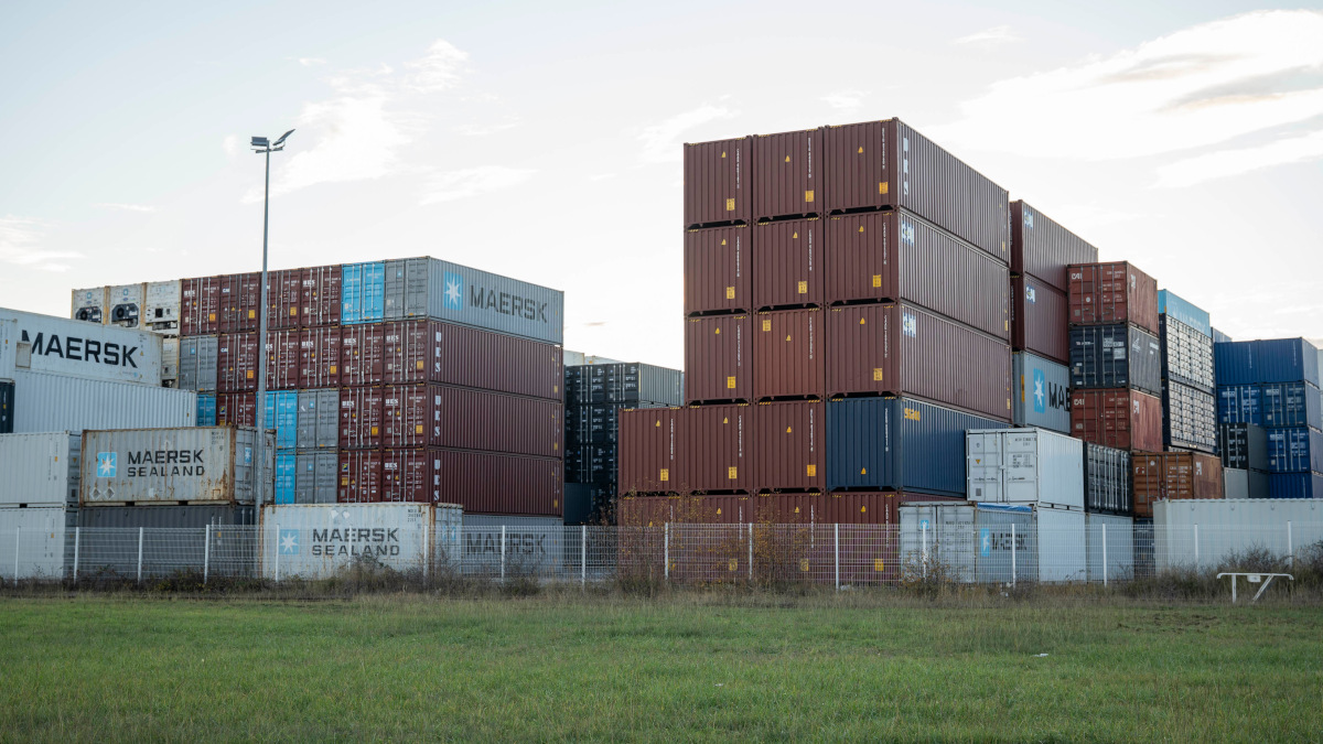 Containers entreposés dans le port du Havre
