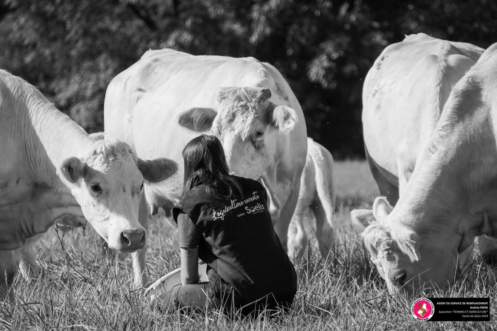 Andréa Frere, agent du service de remplacement. Photographie réalisée par la commission Femmes et Agriculture de Vache de Salon 2024.