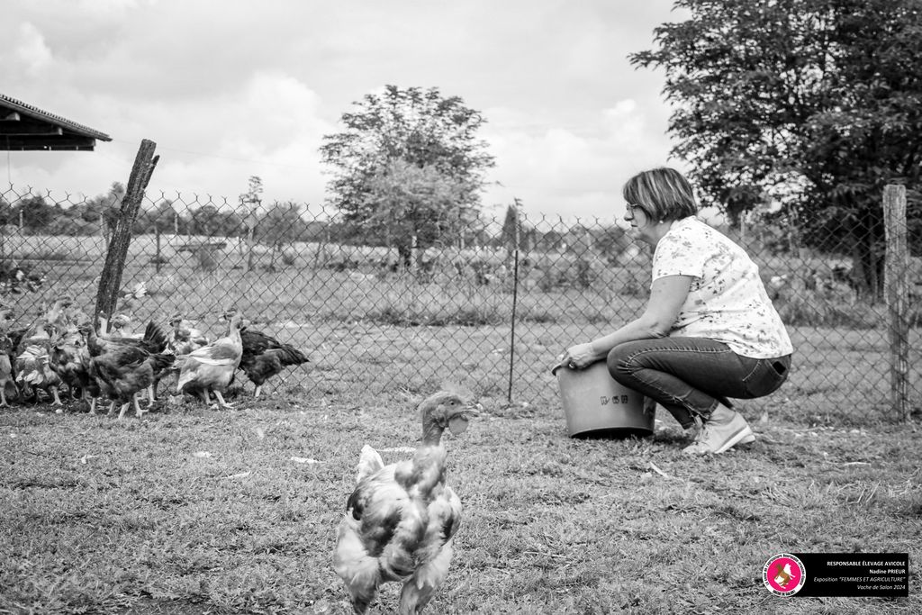 Nadine Prieur, responsable d'élevage avicole. Photographie réalisée par la commission Femmes et Agriculture de Vache de Salon 2024.