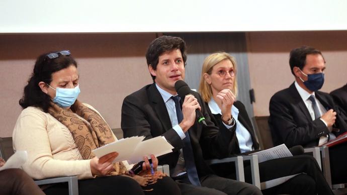 Frédérique Vidal, Julien Denormandie, Agnès Pannier-Runacher, accompagnés de Guillaume Boudy, présentent les stratégies d’accélération agricoles et alimentaires du PIA4