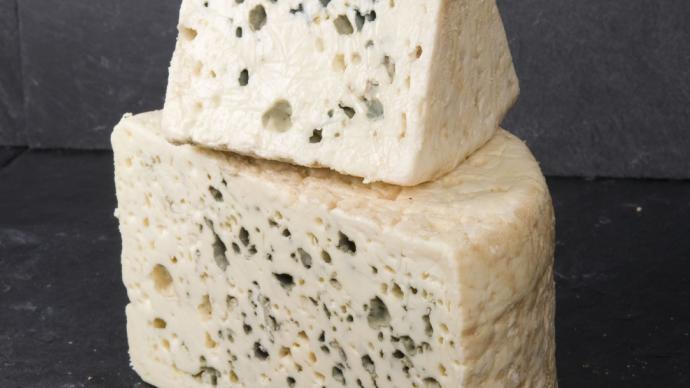 Le Roquefort AOP, le fromage emblématique de l'Aveyron  Ministère de  l'Agriculture et de la Souveraineté alimentaire