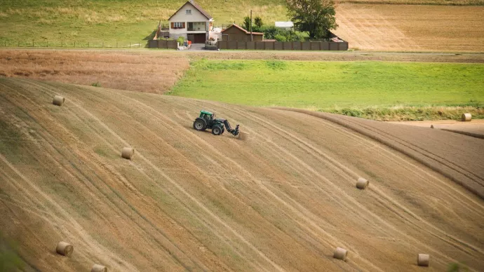 Crédit ci-après