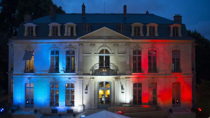 Vue de nuit de l'Hôtel de Villeroy, voir crédit photo 