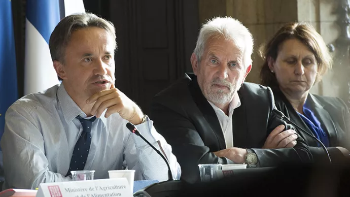 Crédit ci-après