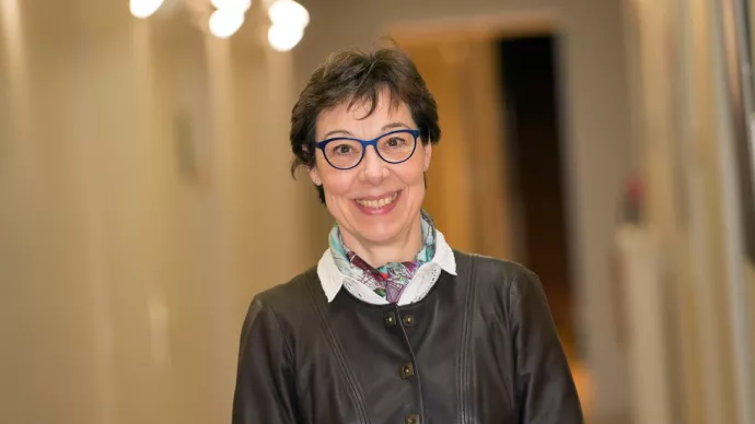 Crédit ci-après