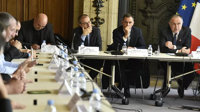 Crédit ci-après
