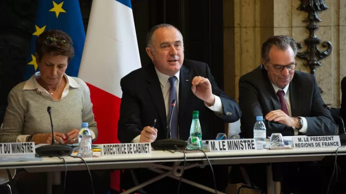 Crédit ci-après