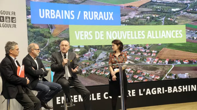 Crédit ci-après