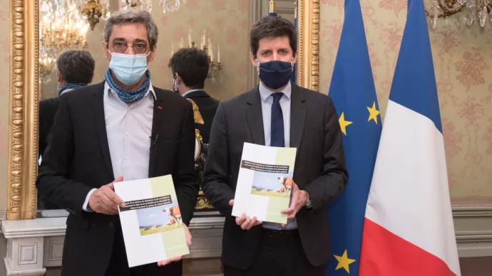 Crédit ci-après