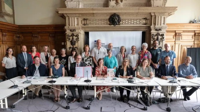 Signature de l'accord relatif à l’égalité professionnelle et à la diversité qui concerne près de 30 000 agents du ministère, le jeudi 27 juin 2024.