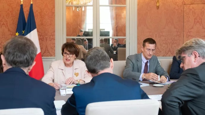 Réunion de la ministre Annie Genevard avec les acteurs de la filière viti-vinicole le 6 novembre 2025, voir crédit photo