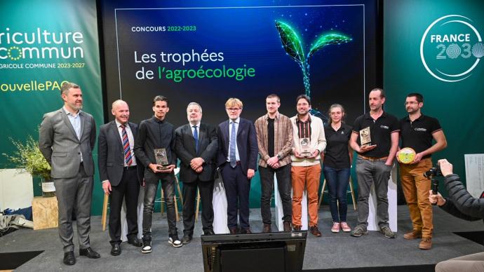 Photo des lauréats des trophées de l'agroécologie