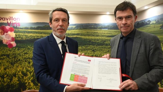 Signature d’une nouvelle charte entre la profession et l’État dans le cadre du Plan national de durabilité du vignoble (PNDV 3) au SIA 2025