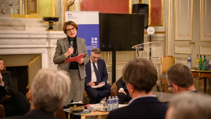 Annie Genevard annonce un plan de soutien massif à la filière viticole, le 24 novembre 2025 à Montpellier, voir crédit photo