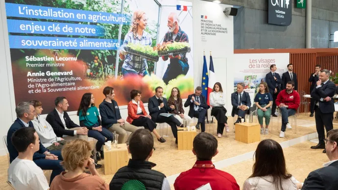 Le Premier ministre participe à une table-ronde sur l’installation en agriculture au Salon internationale de l'agriculture, le 26 février 2026, voir crédit photo