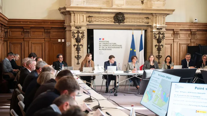 Séance plénière du Parlement du sanitaire, voir le crédit photo