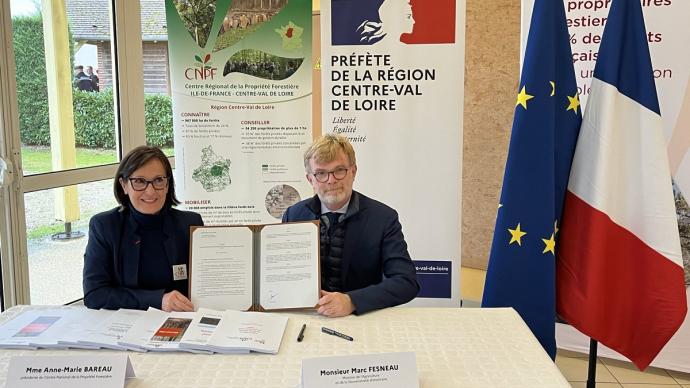 Marc Fesneau signe les arrêtés approuvant neuf schémas régionaux de gestion sylvicole, des outils structurants pour la filière qui permettront la mise en œuvre opérationnelle de la politique de gestion durable des forêts privées.