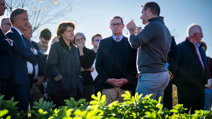 Visite d'Annie Genevard du centre expérimental de l’INRAE de Bretenière en Côte-d’Or, le 7 novembre 2025. Voir crédit photo.