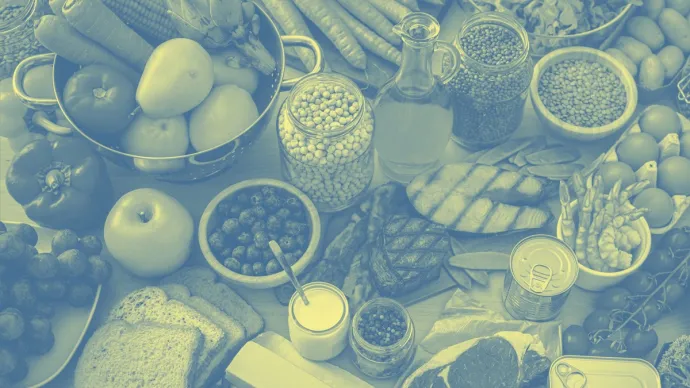 Tablée de légumes, fruits et viande