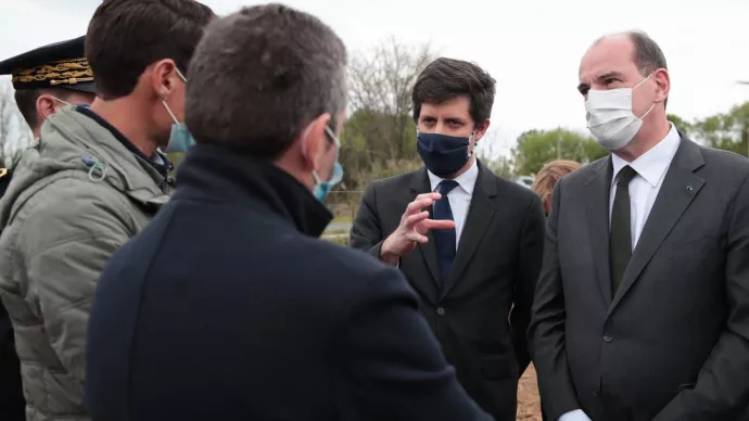 Crédit ci-après