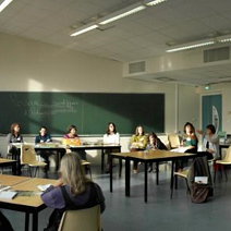 Etudiants dans une salle de classe