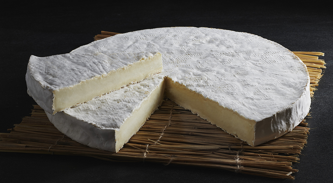 Le Brie de Meaux et le Brie de Melun, les deux fromages AOP de la ...